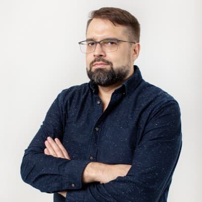 Cellframe CEO Dmitry Gerasimov on a white background