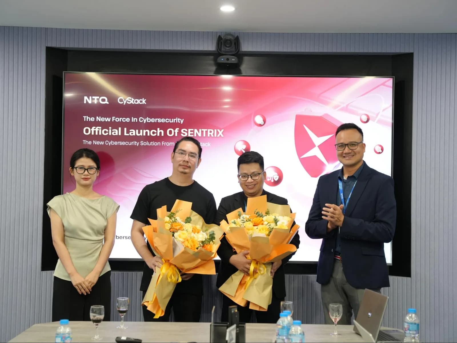Đại diện NTQ và CyStack tại lễ công bố thành lập liên doanh Sentrix, ngày 20/08/2026 tại Hà Nội.