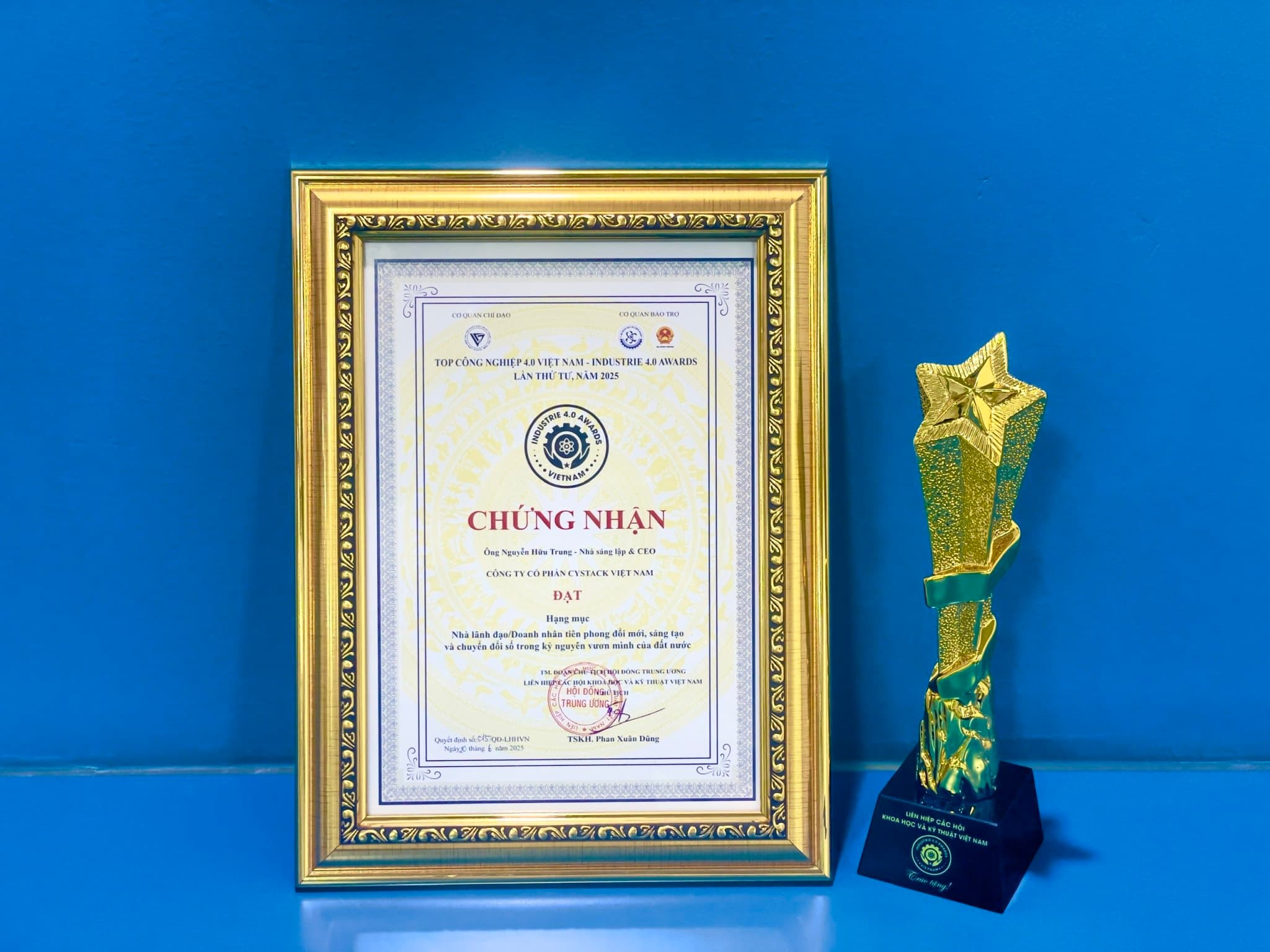 CEO CyStack được vinh danh tại Chương trình Top Công nghiệp 4.0